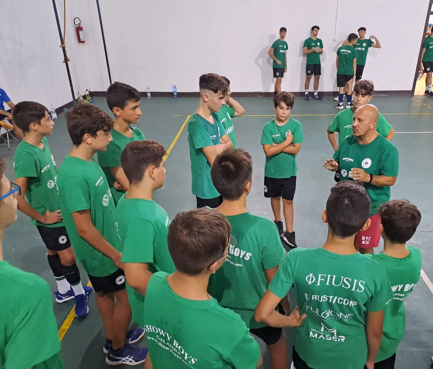 🏐 VOGLIA DI VOLLEY? 🏐
🔝 La Showy Boys, storico club di Galatina, ha avviato i corsi della Scuola Volley per la stagione sportiva 2022/2023 e ti aspetta in palestra per i nuovi corsi di pallavolo maschili e femminili.
👉 A chi sono aperti i corsi?
💥 A tutti i bambini e le bambine dai 5 agli 11 anni:
5-7 anni (Corso S3 - Spikeball White)
7-11 anni (Corso S3 - Spikeball Green)
💥 A tutti i ragazzi e le ragazze dai 12 ai 18 anni:
12 anni (Corso Under 13)
13-14 anni (Corso Under 15)
15-16 anni (Corso Under 17)
17-18 anni (Corso Under 19)
👉 Come posso partecipare ai corsi? Chiamando il numero 📞 347.3849653 e la Segreteria ti darà tutte le informazioni utili.
🤝 Entra nella nostra famiglia. Diventa bianco-verde! 🤍💚