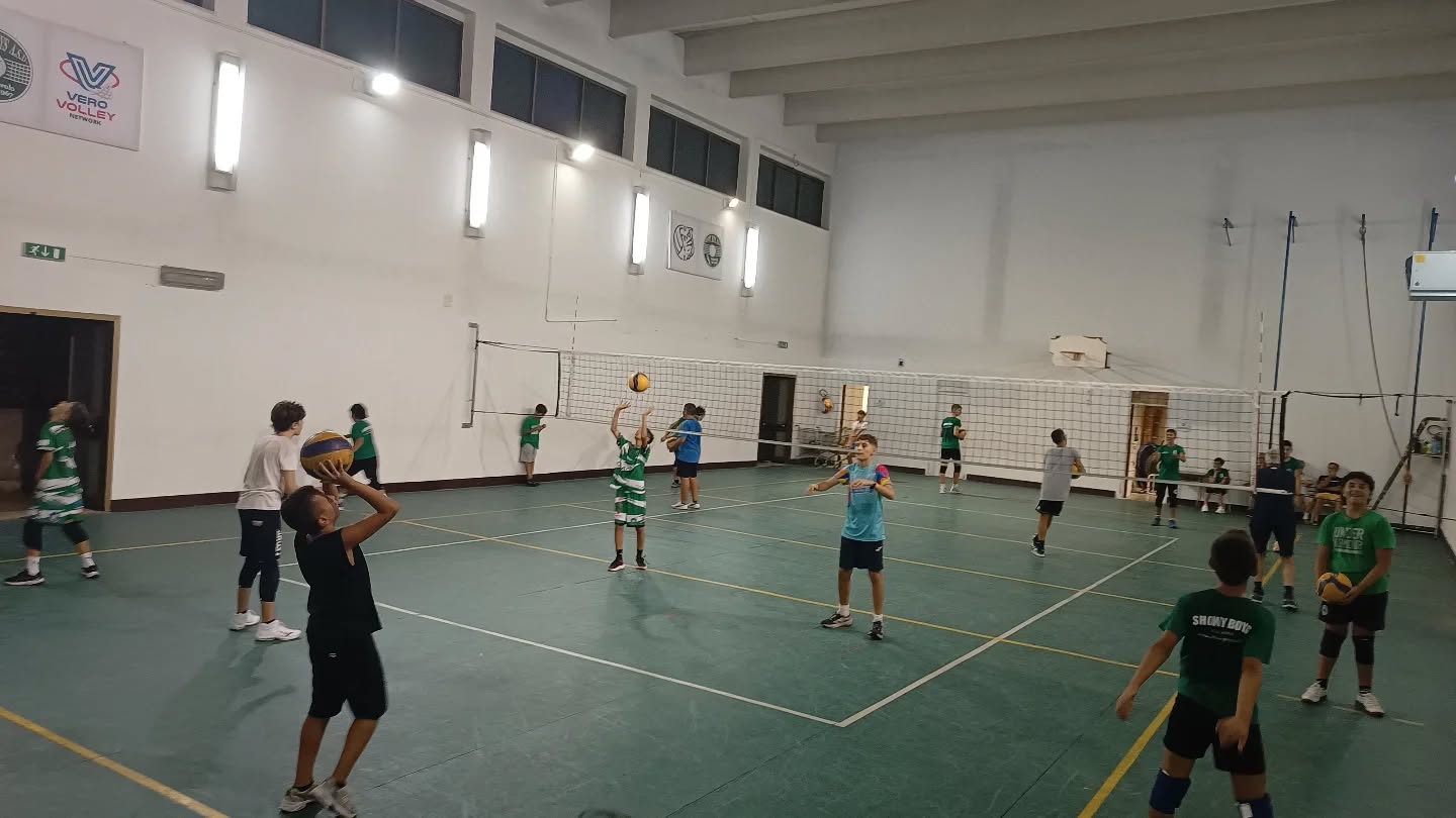🏐 Scuola Volley Showy Boys, sono iniziati i corsi maschili e femminili.
🌐 Entra nella nostra squadra! Visita il sito www.showyboys.com