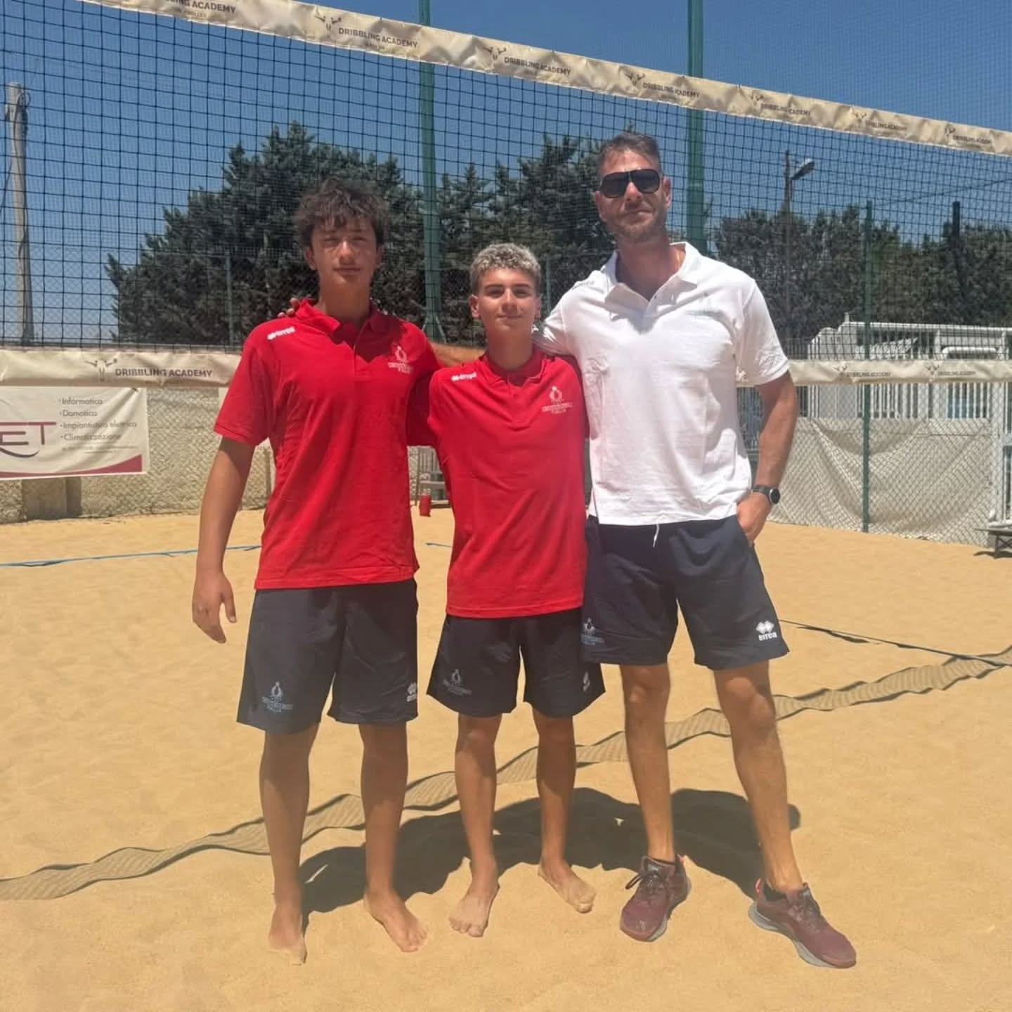 🌊 Sino al prossimo 18 luglio, Andrea G. Preste della Showy Boys Galatina parteciperà alla 19ª edizione dell’AeQuilibrium Cup – Trofeo delle Regioni, in programma in Calabria, sulla spiaggia di Locri (RC).
La Puglia è in campo nel settore maschile con
– Andrea Giuseppe Preste (Showy Boys Galatina)
– Mario Longo (Beach Volley Mania)
Allenatore: Emiliano Manni