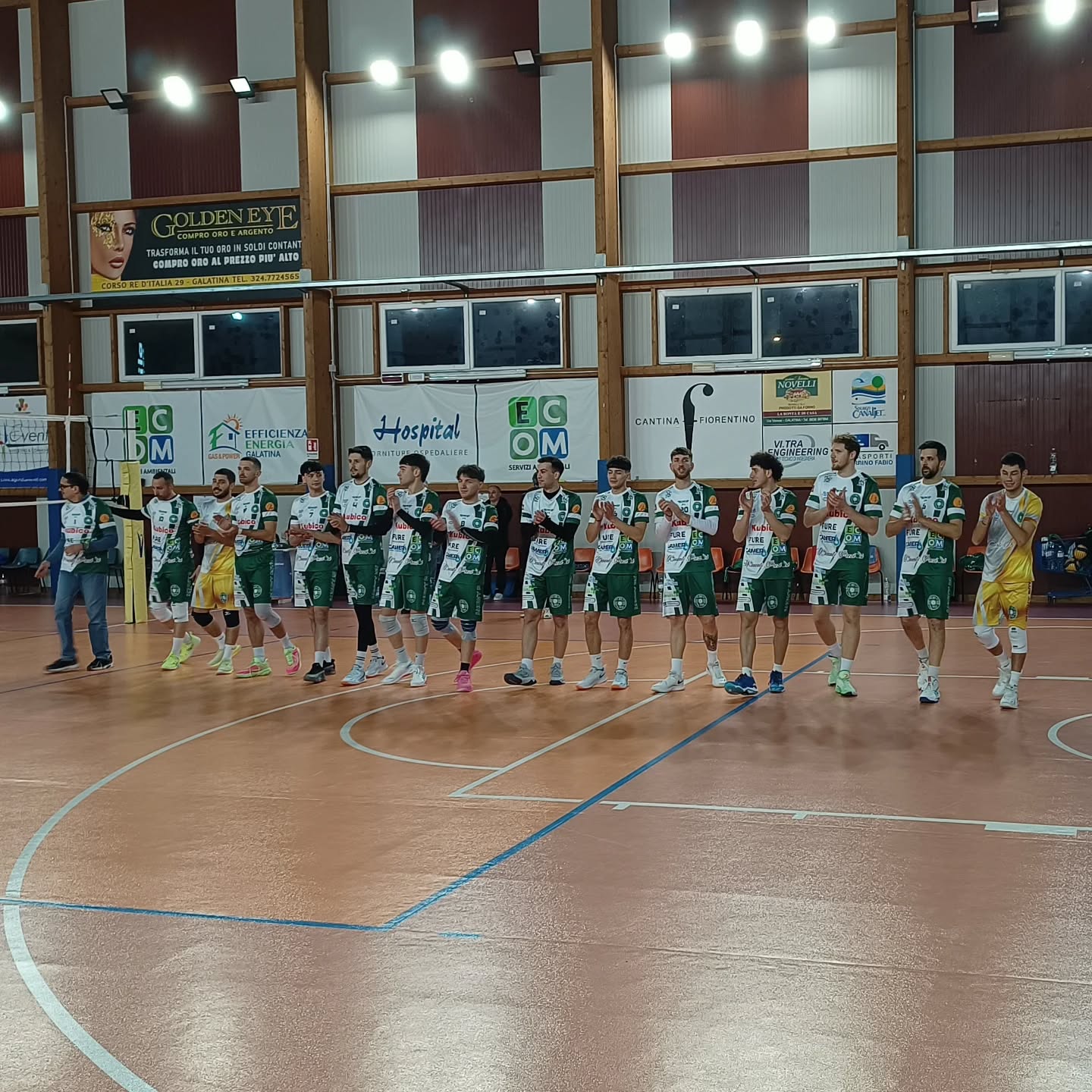 🏐 Arriva un’altra vittoria e la Ecom Showy Boys consolida il terzo posto in classifica 🏐

La Ecom Showy Boys batte il San Pancrazio e consolida il terzo posto in classifica. Il 3-0, conquistato in casa del team brindisino nella seconda giornata di ritorno del campionato nazionale di I livello – Serie C, consente ai ragazzi allenati da Rudy Alemanno di proseguire con il trend positivo di risultati che va avanti da quattro turni. Gli ultimi 12 punti ottenuti consentono alla Showy Boys di confermarsi terza forza del torneo con 26 punti, ma sempre con un occhio alle dirette inseguitrici Lecce e Fasano rispettivamente a quota 25 e 24.

Alla ripresa delle ostilità, il prossimo 1° febbraio, sarà proprio la Pallavolo Fasano a fare visita ai galatinesi per un match che, vista la classifica, si preannuncia ad alta carica agonistica, In attesa di questa sfida, la compagine biancoverde scenderà in campo sabato 24 gennaio a Cerignola per affrontare la compagine locale nei quarti di finale di Coppa Puglia.

🌐 www.showyboys.com